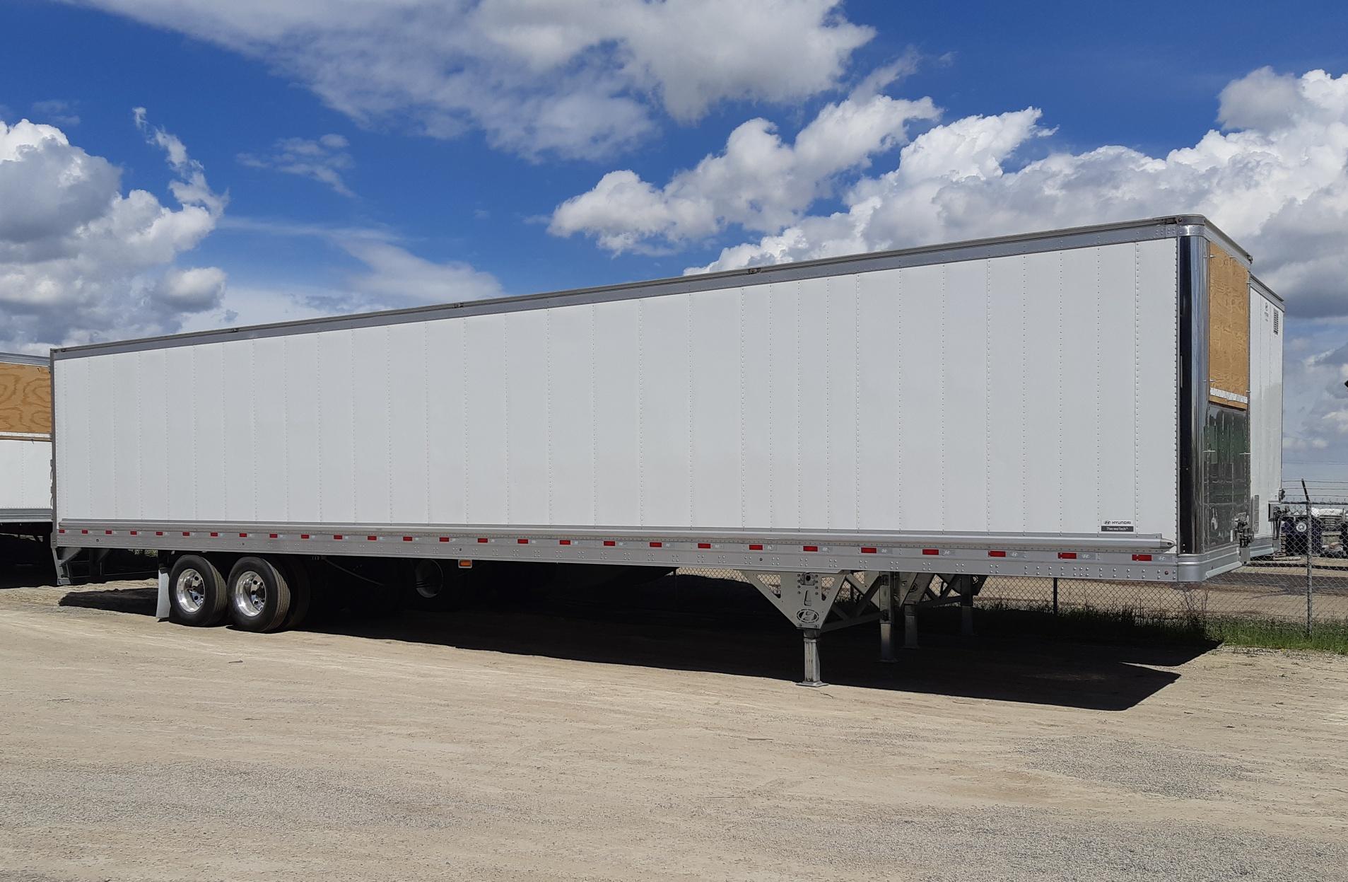 What Are The Benefits of Transporting With Enclosed Trailers